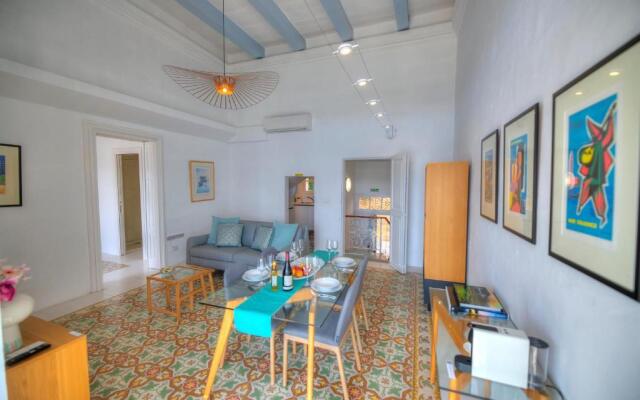 Spacious maisonette with spectacular views IBRI1-1