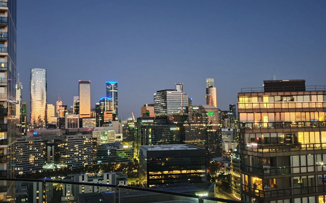 Melbourne Lifestyle Apartments - Best Views on Collins
