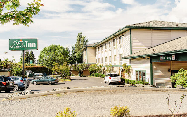 Lavissh Inn & Suites
