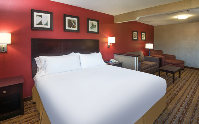 Holiday Inn Express & Suites Wauseon, an IHG Hotel