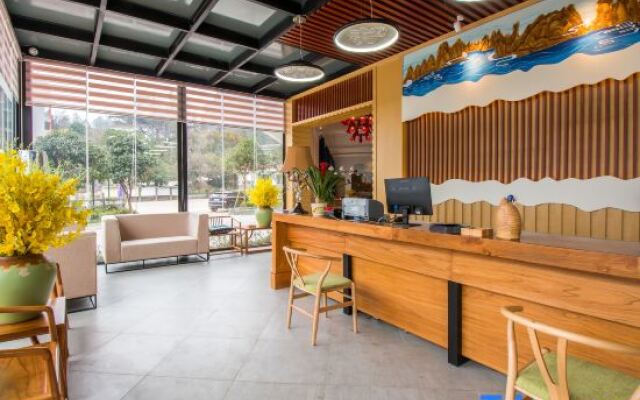 Qingli River Mountain Hotel (Yangshuo Xianggongshan Branch)