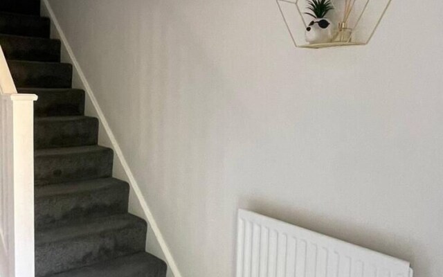 Lovely 2-bed House in Rochester