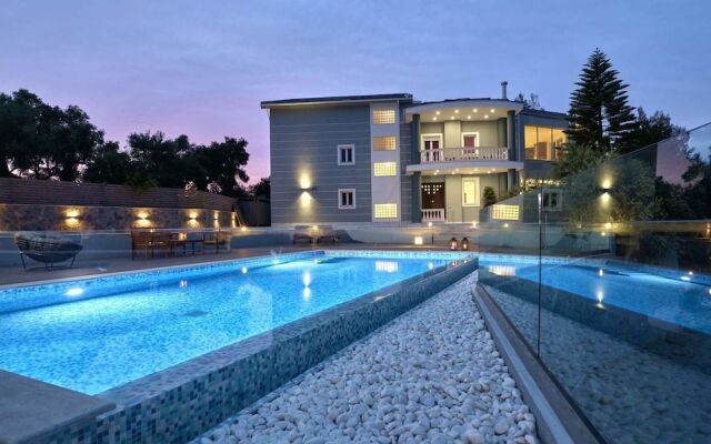 Mont Bleu Luxury Villa
