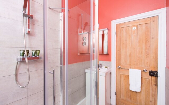 Beautiful 4BR Family Home in Leafy SE London