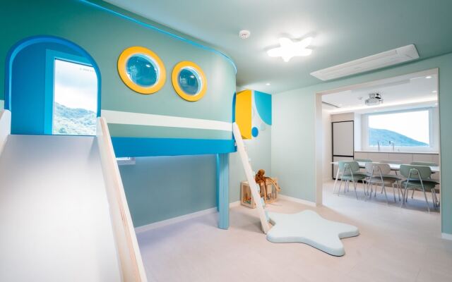 Pico Kids Pool Villa