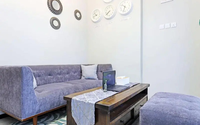 Capital O 91407 Kb Luxury Hostel