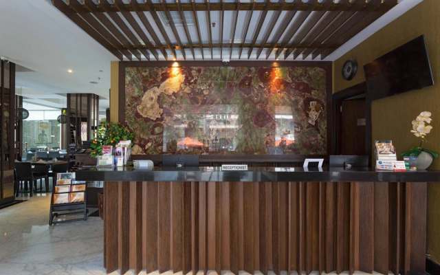 RedDoorz Plus near Blok M Square