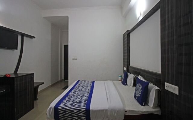 OYO 5093 Hotel Broadway