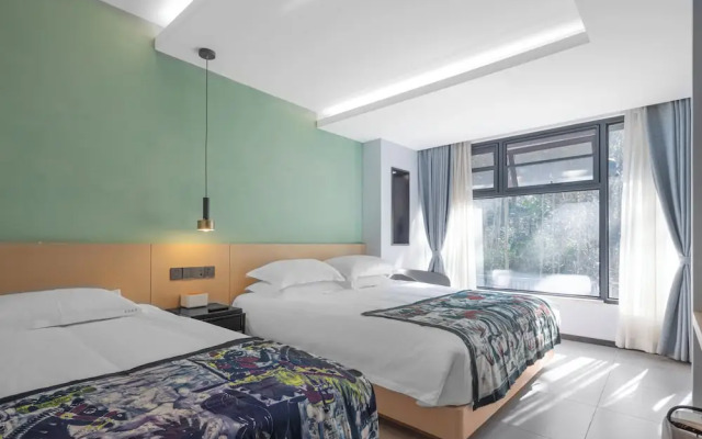Blooming Lotus Hostel