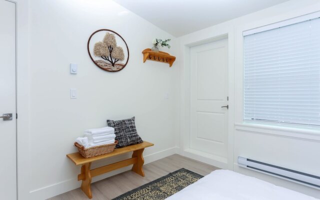 Tasteful 2 Bedroom Suite near Marine Gateway by Elevate Rooms