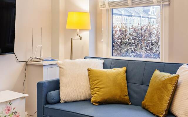 Modern 2 bed Flat, West Kensington, Sleeps 4