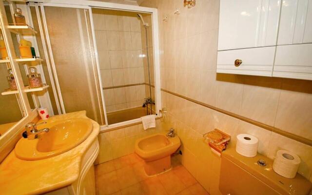 Garden apartment with Pool and AC