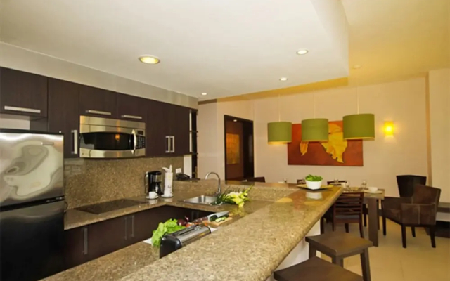 Aldea Thai 323 by PRP