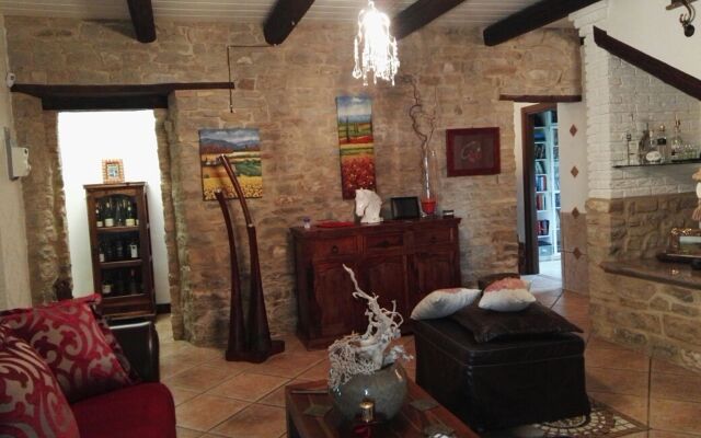 House With 2 Bedrooms in Cupramontana, With Enclosed Garden and Wifi -