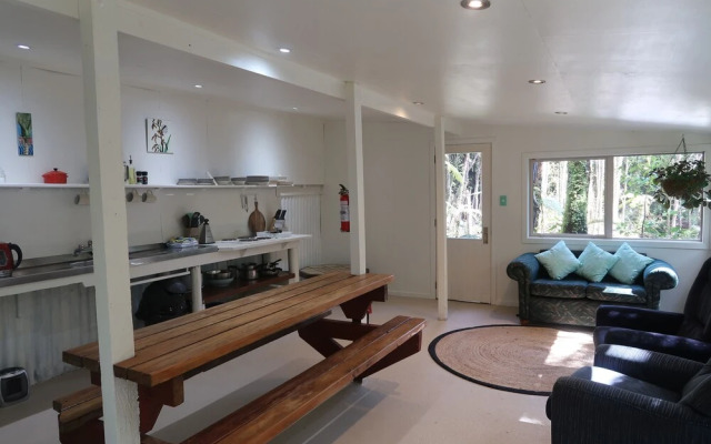Te Nikau Retreat - Hostel