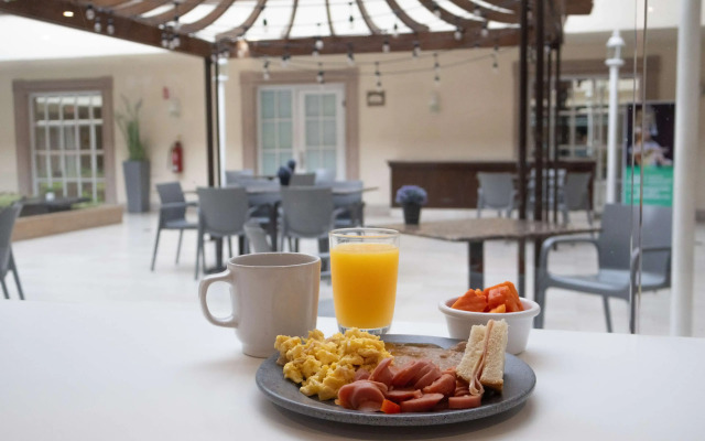 BEST WESTERN Plus Monterrey Colon