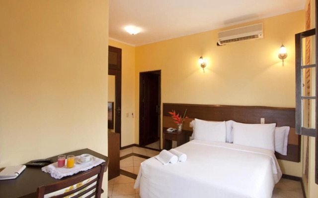 Solar do Carmo Suites & Apartments