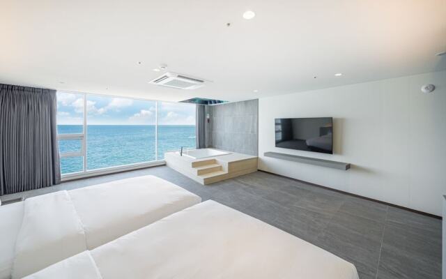 Sharp & Flat Hotel