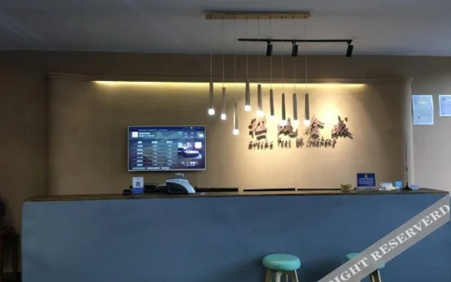 Qitun Jincheng Hotel (Diankou Bus Station)