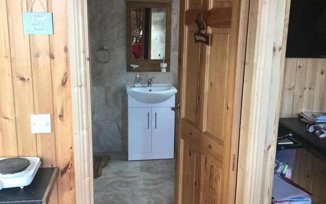 Cosy Countryside Log Cabin