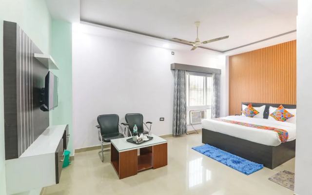 Fabhotel Paras