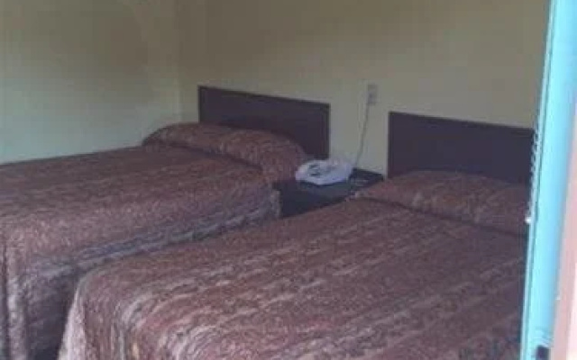 Deluxe Inn Motel