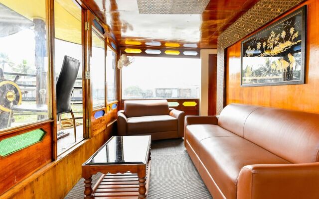 Oyo 24920 Indraprastha Royal Castle Sharing Houseboat