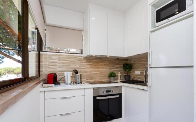 Bright & Charming 1BDR Apartment W/ Pool by LovelyStay