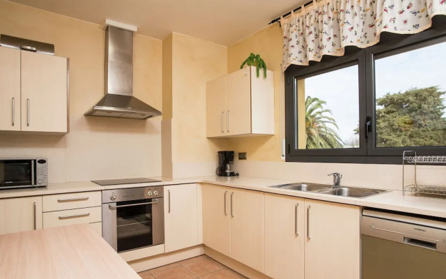 Cozy Holiday Home in UrbanitzaciÃ³ Bon Relax With Pool