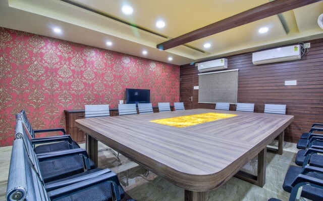 OYO 24872 Hotel Golden Fiesta