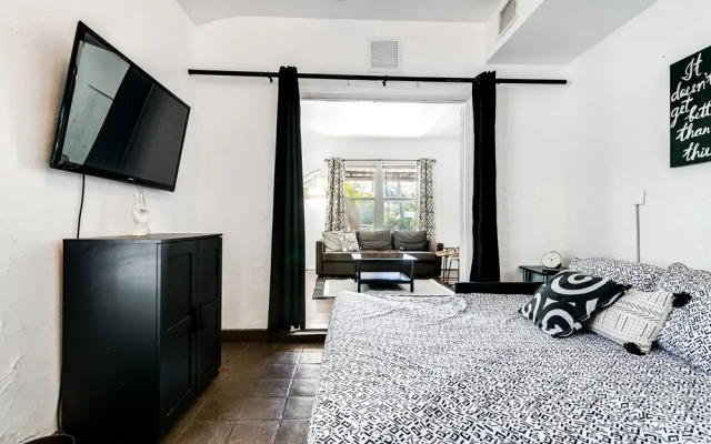2 Bedroom/2 Bathroom Townhouse with Hottub