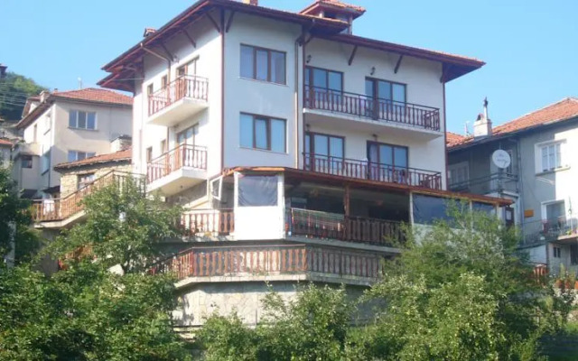 Momchil Unak Guest House