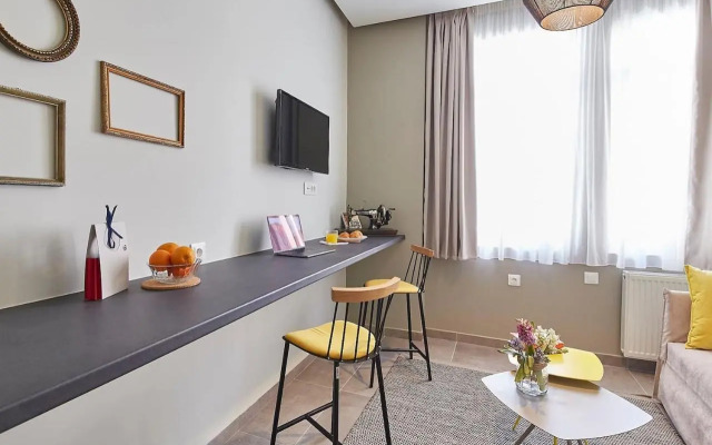 Walk through Athens from 1-bdr next to Acropolis!