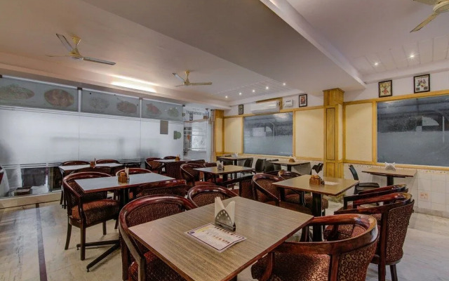 Oyo 14323 Anupama Hotel