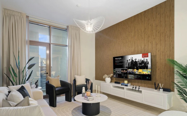 2BR w Canal & Burj View Near Dubai Mall