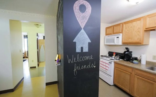 2 Bedroom Downtown Apt Walkable Safe Clean