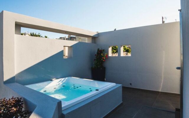 Marquise Suites - Adults Only