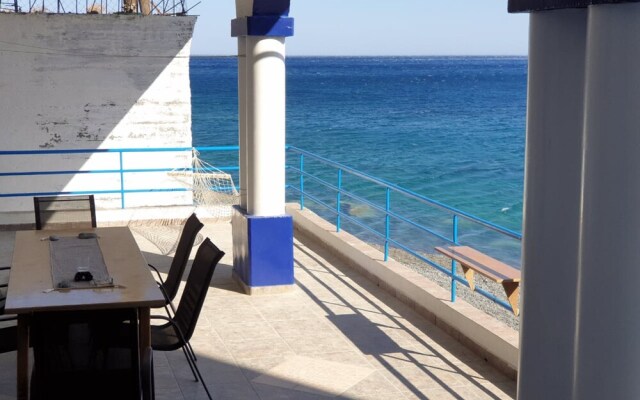 Seaside Cozy House ON THE SEASouth Crete