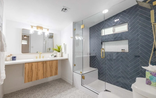 Tempe Wesleyan 4 Bedroom Home by RedAwning