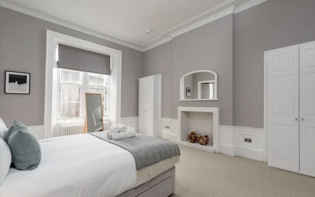Torphichen Street 5 Star Luxury Apartment