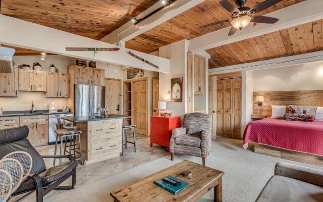 Laurelwood Condominiums Studio Premier Unit 309