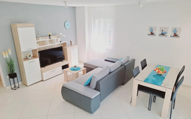 Modern Apartment in Kastel Stafilic With Fenced Garden