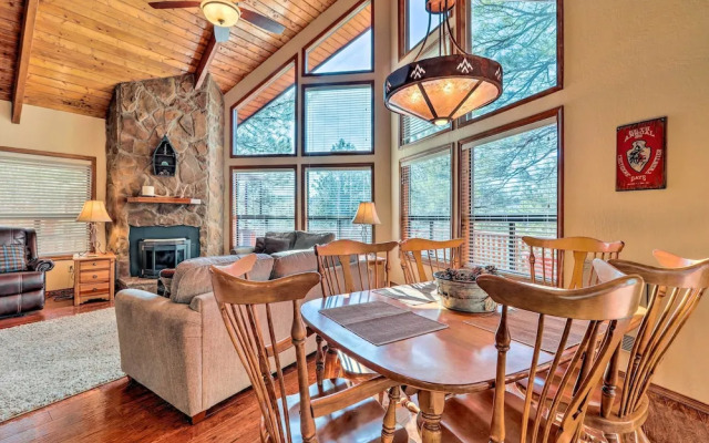 Pet-friendly Munds Park Retreat w/ Wraparound Deck