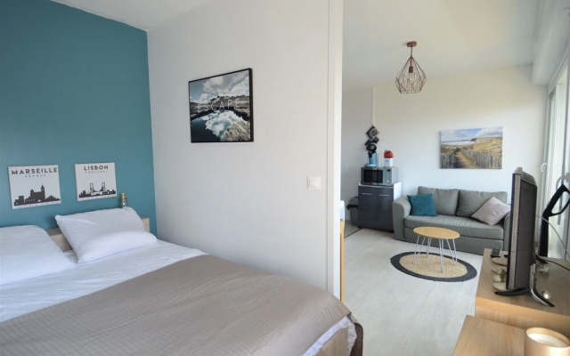 Charmant studio avec balcon à 20m de la mer