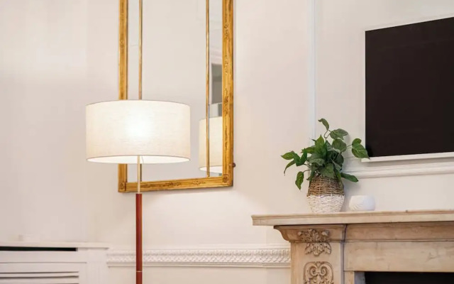 Beautiful Belgravia Apartment by Underthedoormat
