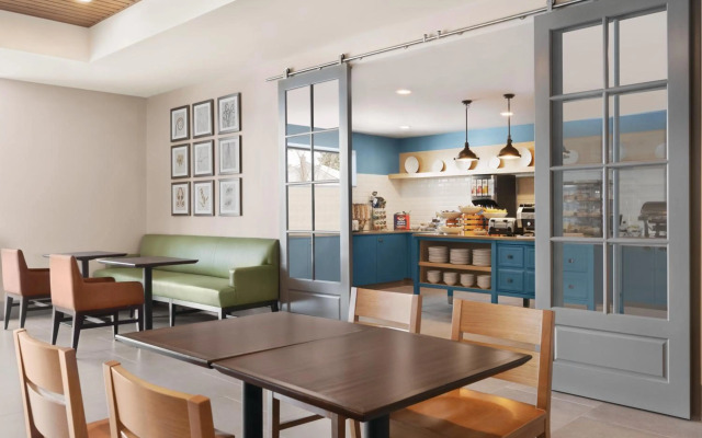 Country Inn & Suites by Radisson, Belleville, ON