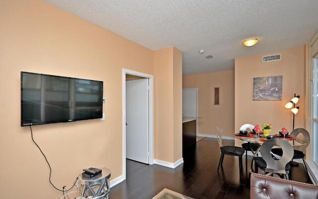 Royal Stays Furnished Apartments - Missisauga City Centre