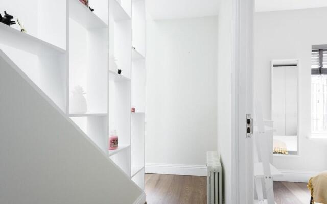 The Soho Hideout  - Modern & Bright 2BDR in Central London