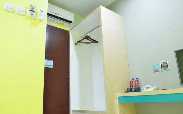 Zen Rooms Near Tunjungan Plaza