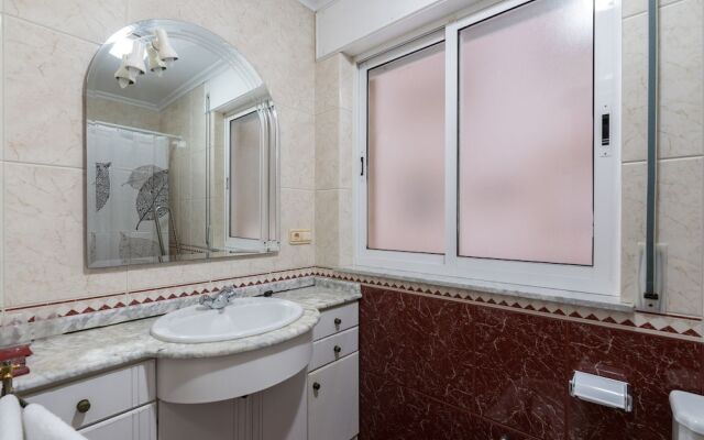 Lovely Apartment in Ribadeo near Playa de Penarronda